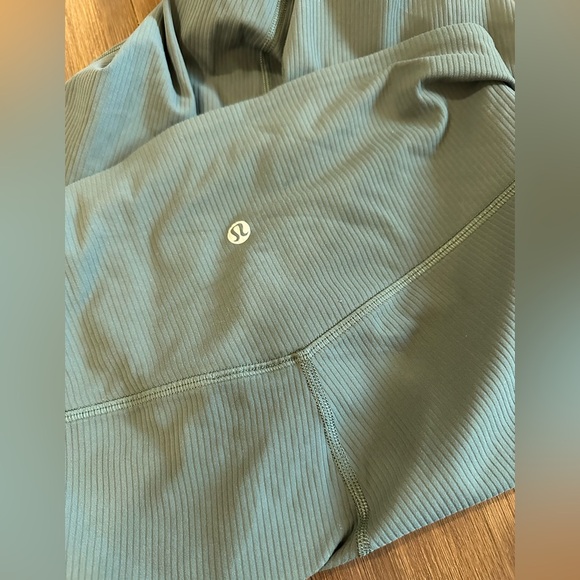 Lululemon Align Ribbed Mini-Flared Pant *Extra Short
Dark Forest W5GDRS nulu 12 - Picture 4 of 7